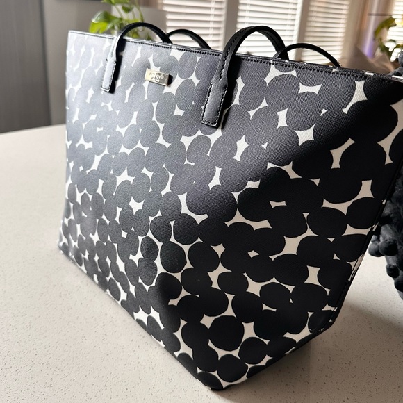 NWOT. Kate Spade tote - Picture 3 of 10